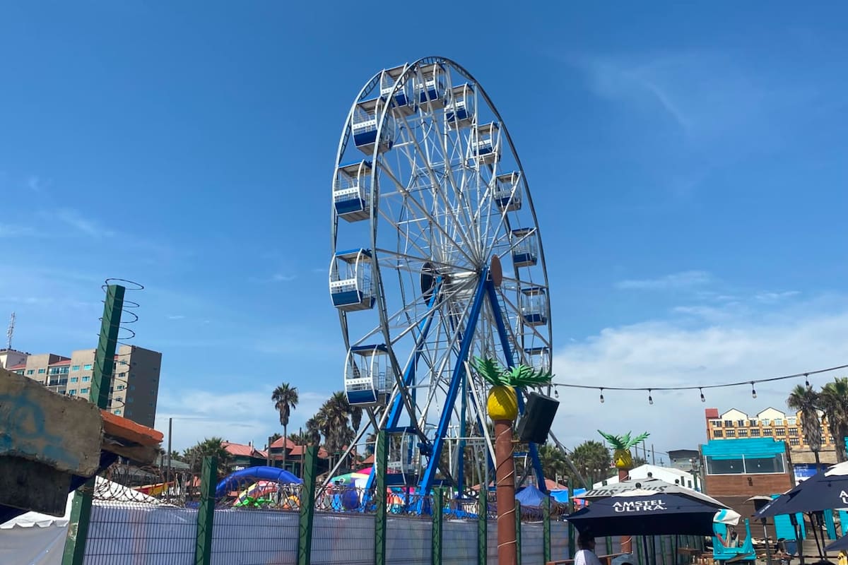 Instalan rueda de la fortuna en el Baja Beach Fest 2026; así será una de las nuevas atracciones del festival