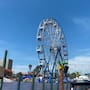 Instalan rueda de la fortuna en el Baja Beach Fest 2026; así será una de las nuevas atracciones del festival