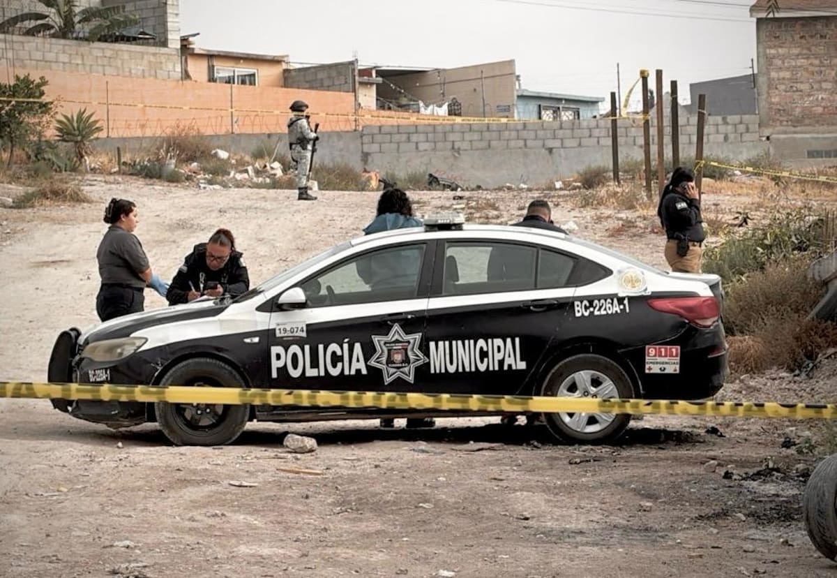 El hallazgo fue reportado durante la mañana de este lunes en la colonia Ejido Francisco Villa, donde autoridades localizaron a una persona sin vida con visibles huellas de violencia. Foto: Border Zoom