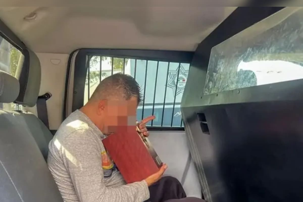 Hombre pierde las cenizas de su madre en un bar de Monterrey