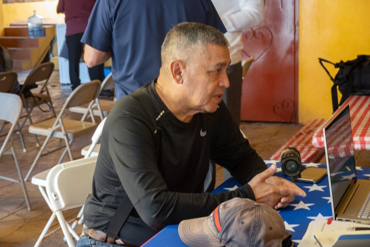 Se brindaron consultas sobre la situación migratoria de los asistentes, así como la revisión de beneficios médicos y financieros. Foto: Border Zoom