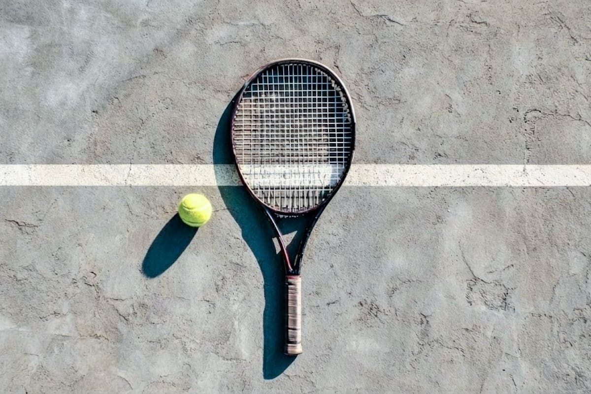 Antes de tirar tu raqueta de tenis vieja, conoce 2 ideas para reutilizarla en artículos decorativos y funcionales, evitando desperdicio y ahorrando dinero