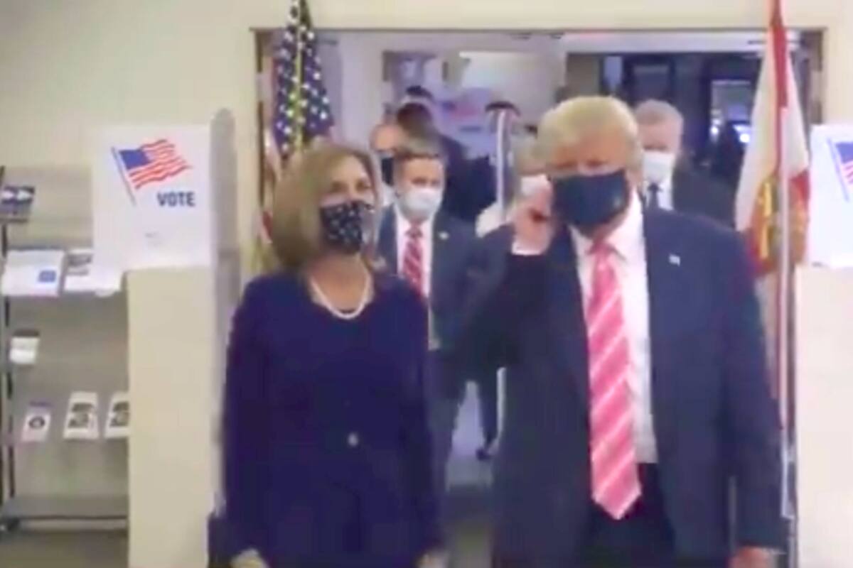 Donald Trump acude a emitir su voto en Florida