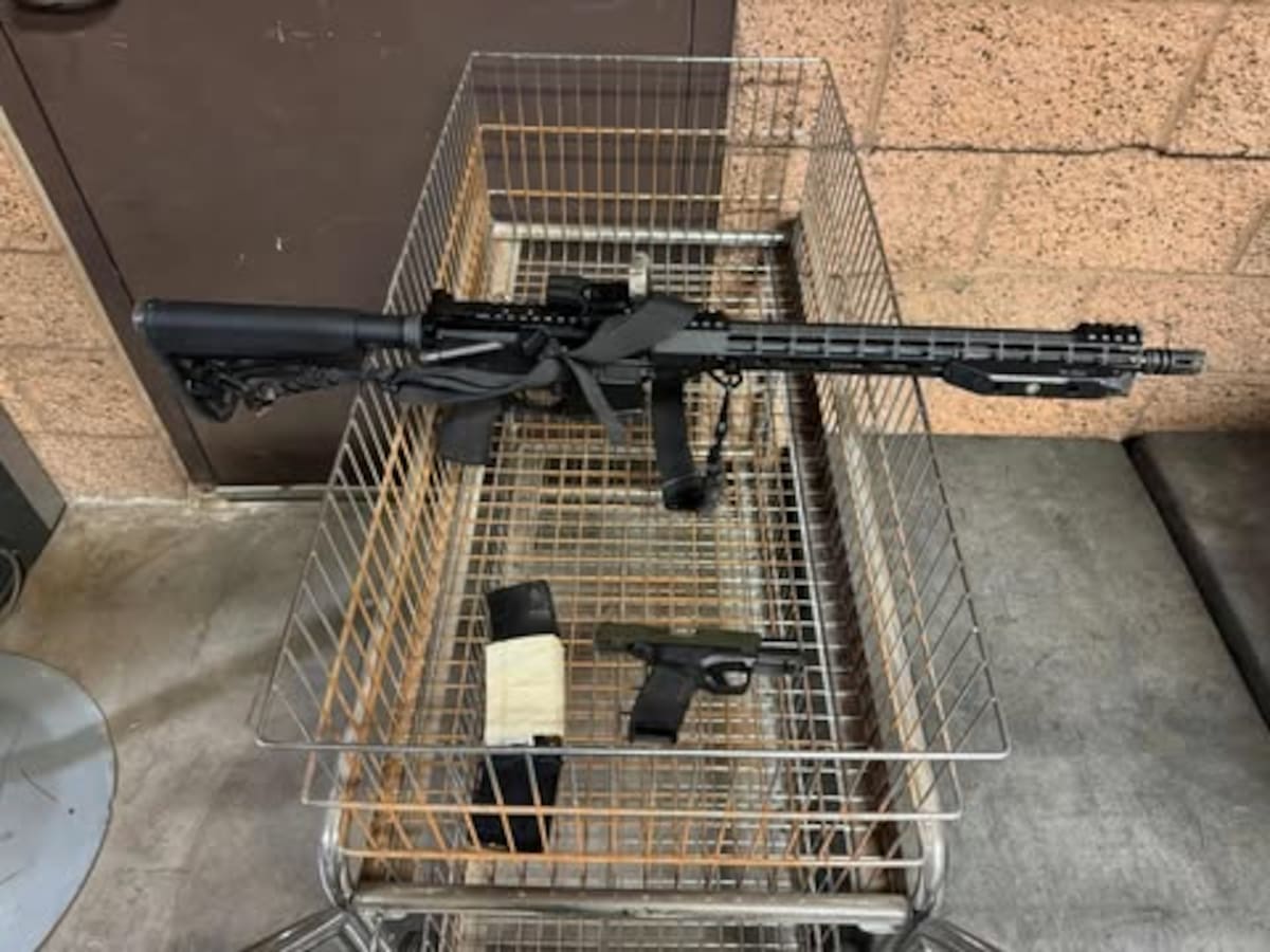 Los detenidos portaban armas de fuego cargadas. / Especial.