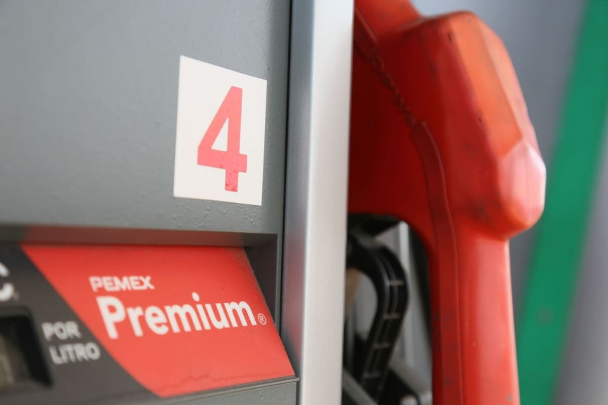 La gasolina Premium supera los 30 pesos por el cierre del Estrecho de Ormuz, mientras la Magna permanece en 24 pesos hasta septiembre de 2026