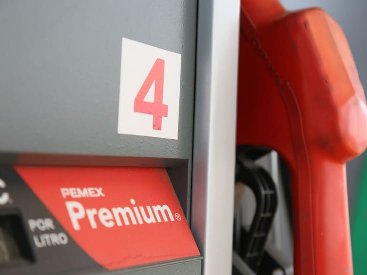 La gasolina Premium supera los 30 pesos por el cierre del Estrecho de Ormuz, mientras la Magna permanece en 24 pesos hasta septiembre de 2026