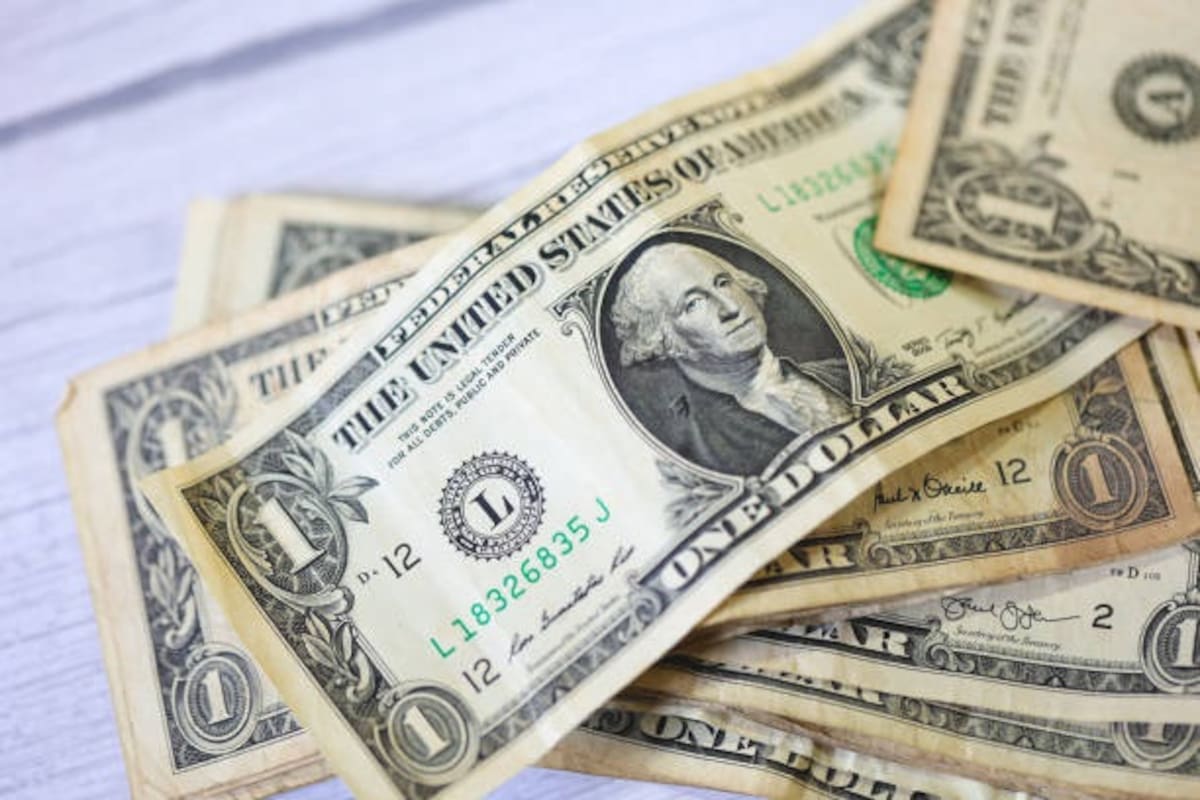 Dólar arranca la semana estable en 18.20 pesos en casas de cambio