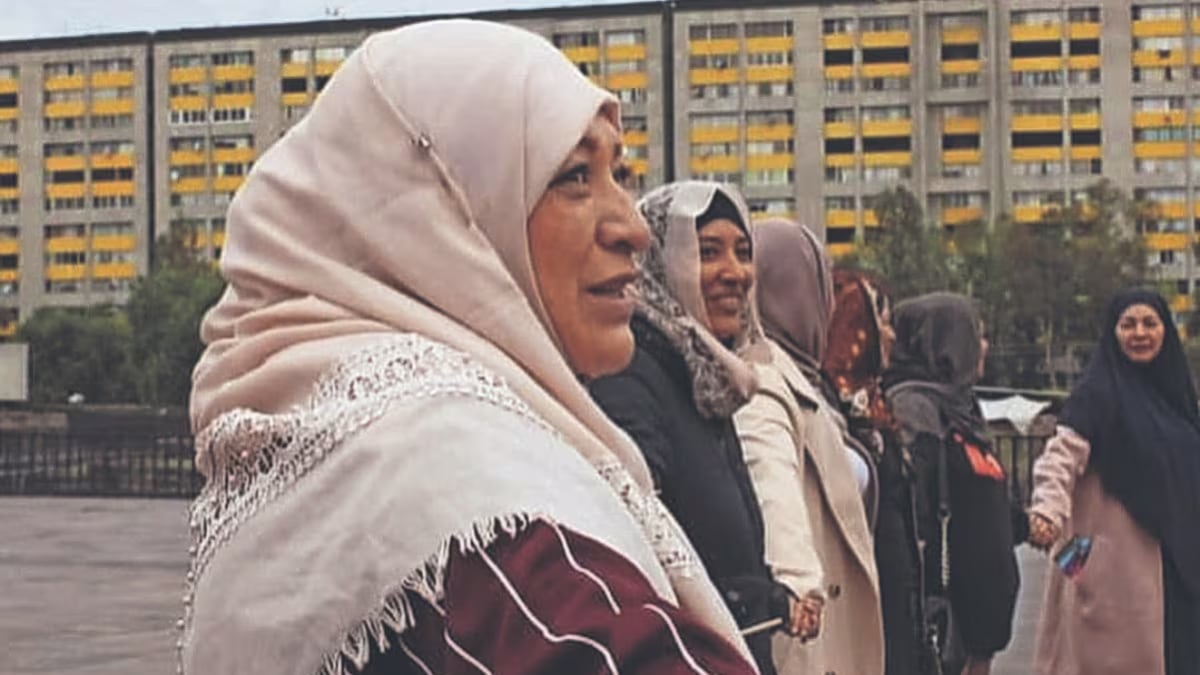 La SCJN estableció criterios para permitir el uso del hiyab en fotografías de pasaporte cuando el velo no impida identificar a la persona, pero activistas señalan que aún persisten barreras en la SRE. (El Universal)