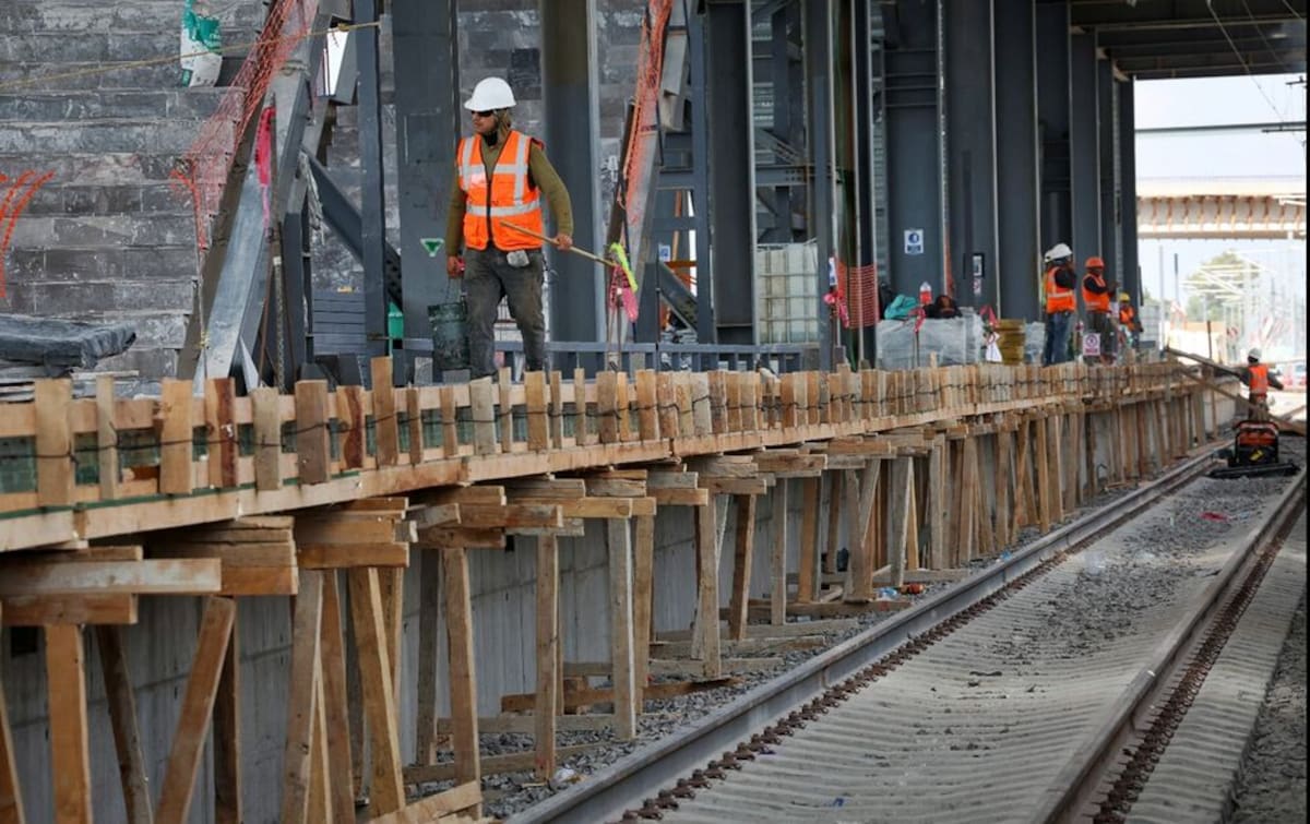 Trabajos de construcción del Suburbano-AIFA, el 22 de febrero de 2025. Foto Luis Camacho/EL UNIVERSAL.