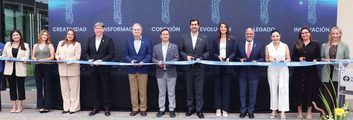 Autoridades del Tecnológico de Monterrey inauguraron el nuevo edificio HIP en el campus Sonora Norte, enfocado en innovación y desarrollo de prototipos. FOTO: TEODORO BORBÓN