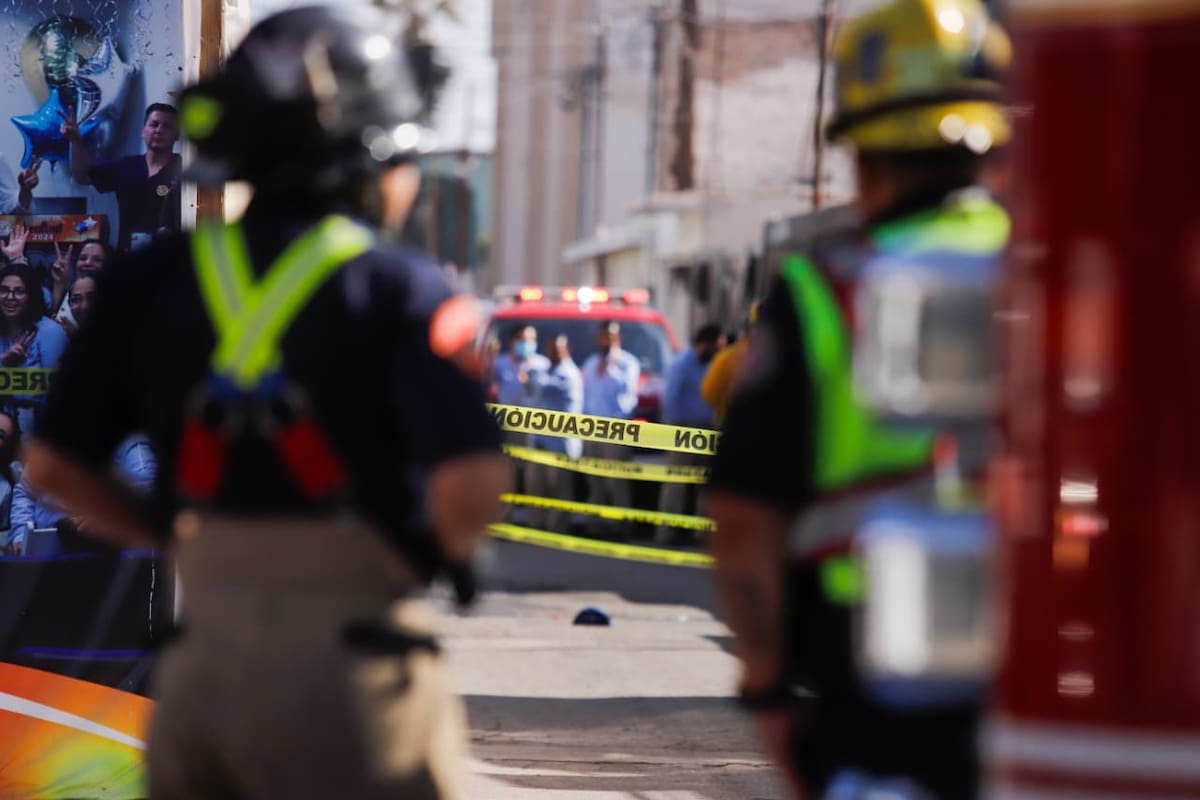Trabajador sufre descarga eléctrica y cae de 8 metros en obra