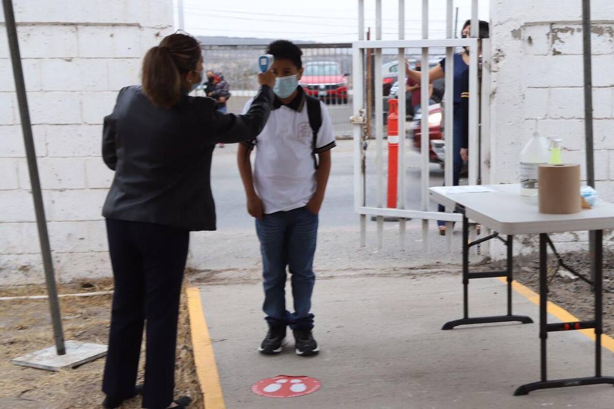 Regreso a clases: Alumnos con sospecha de Covid-19 deberán presentar prueba negativa
