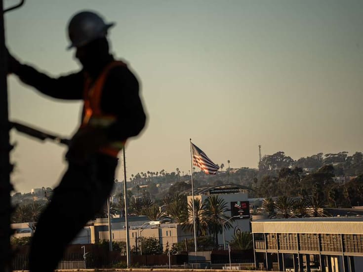Aunque el costo del trabajo formal en México se disparó por reformas y alzas salariales, continúa por debajo del promedio de América Latina