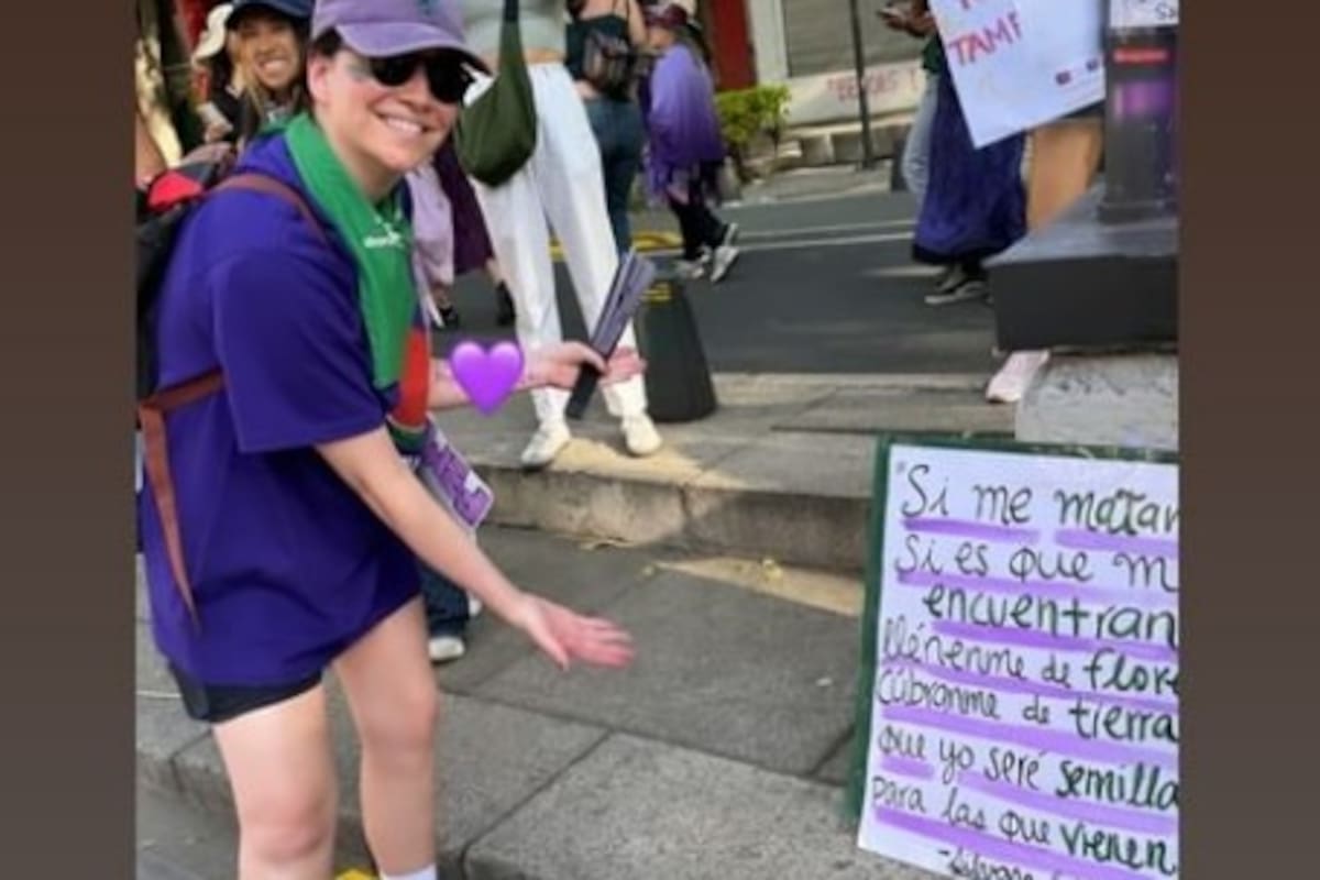 Celebridades como Regina Blandón participan en la marcha del 8M