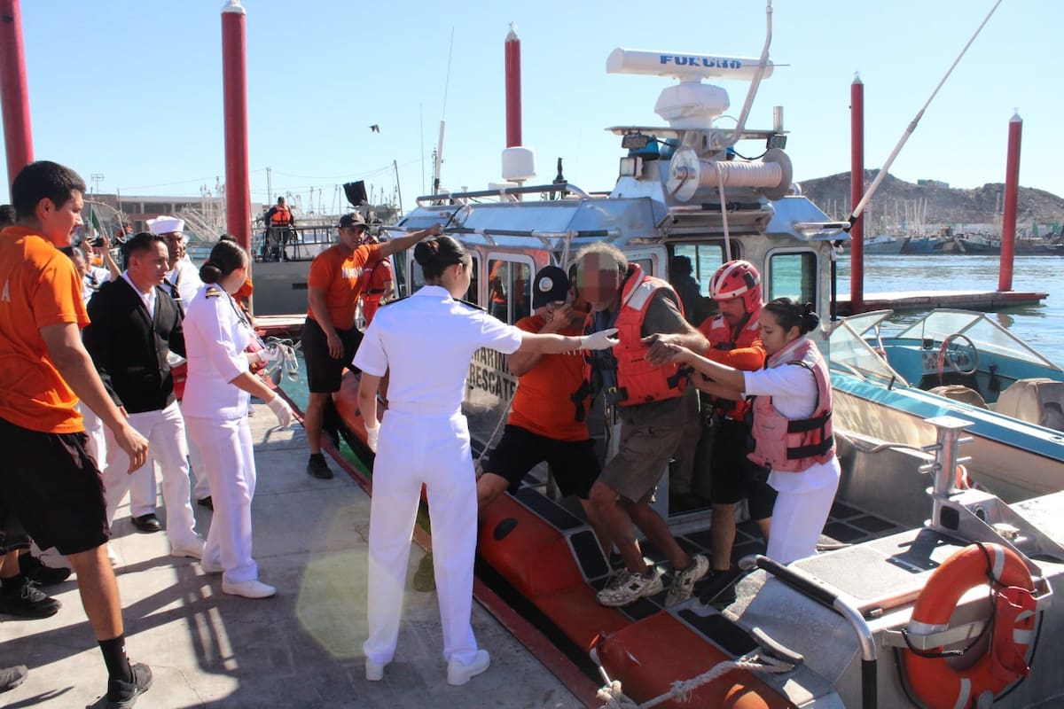 Rescatan a tres pescadores de Puertecitos tras cinco días extraviados en el mar