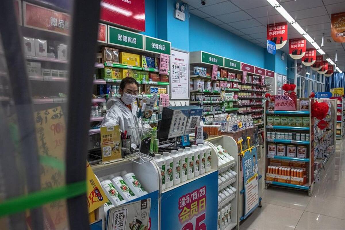 China asegura tener menos de 2 mil 500 contagiados de coronavirus "activos"