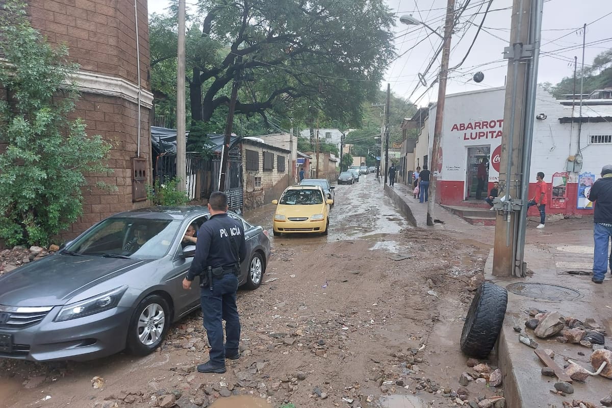 Causa estragos lluvia monzónica en Nogales