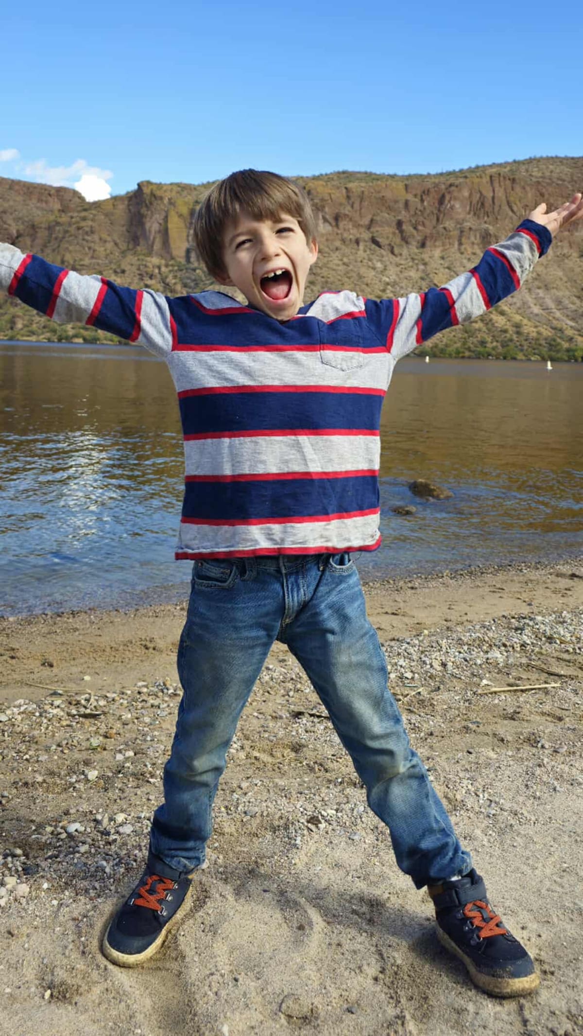 Marco, un niño de 7 años originario de Hermosillo, fue diagnosticado con beta-manosidosis, una enfermedad genética extremadamente rara de la que existen menos de 50 casos en el mundo. Foto: Cortesía