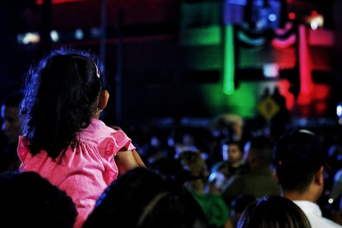 Entre colores, aromas, música y un mar de gente, así se vivió la noche del Grito en Mexicali