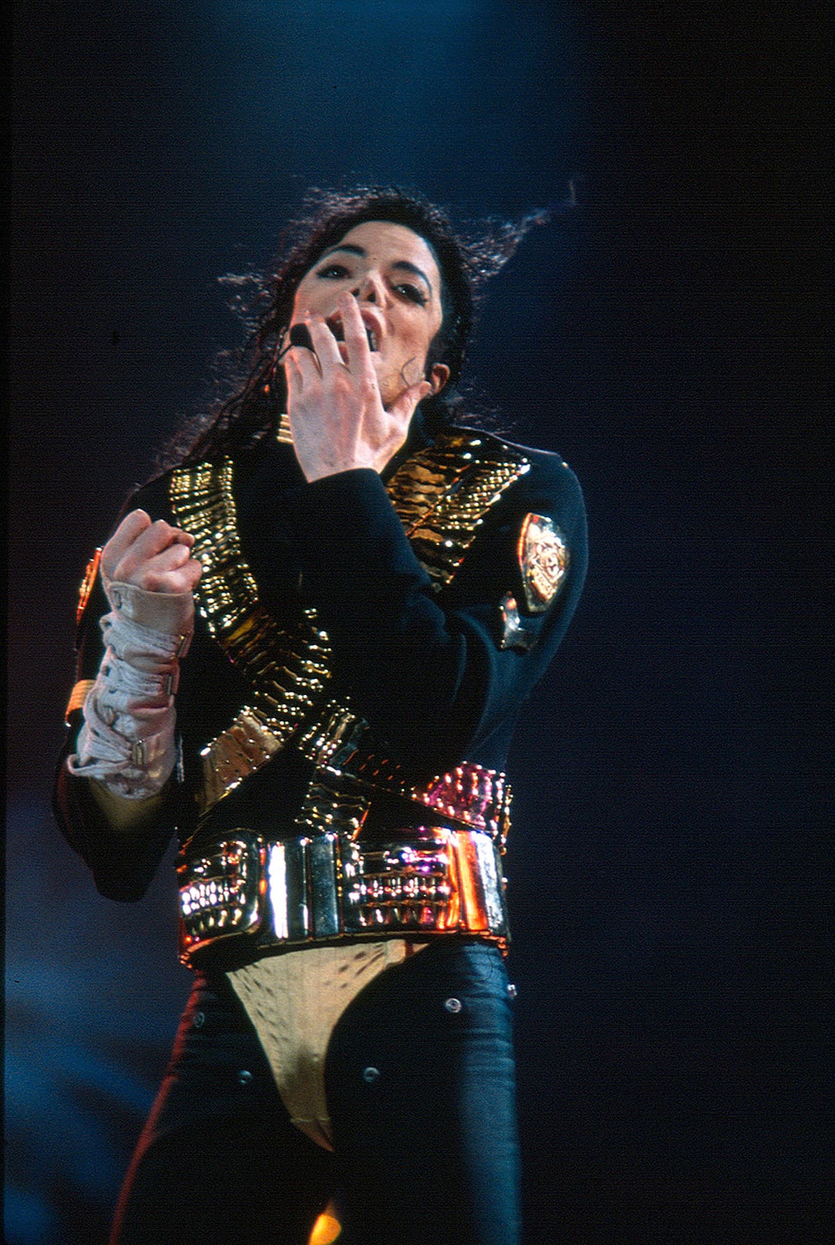 El guante de Michael Jackson que se vendió por más de 113 mil euros en subasta | Mezcal Entertainment