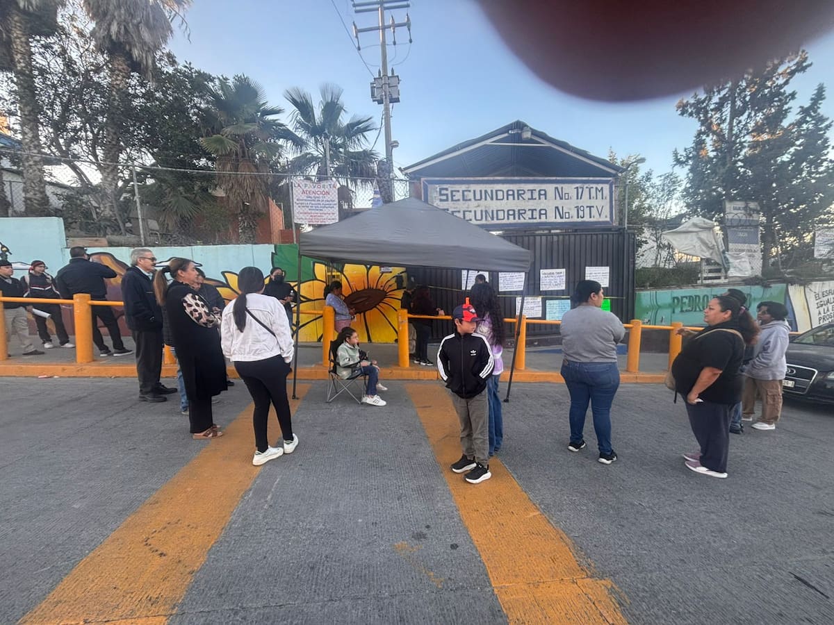 Denuncian déficit docente e irregularidad de horarios en el turno matutino y exigen la liberación inmediata de plazas. Foto: Cortesía