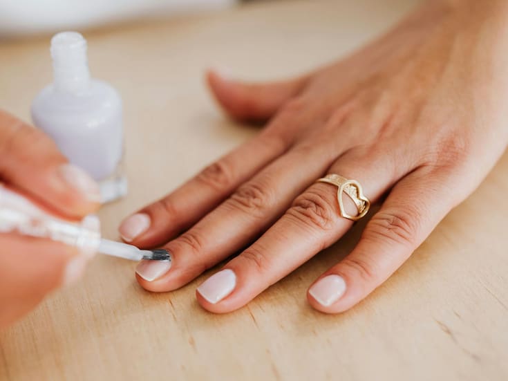 Este ingrediente es como oro para las uñas y evita que el esmalte de uñas se agriete