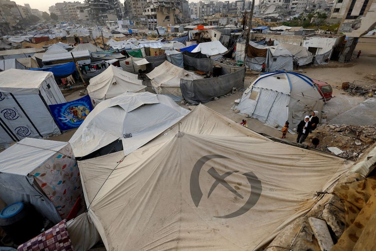 “Nos ahogamos con solo cinco minutos de lluvia”: Miles de familias desplazadas en Gaza se quedan sin refugio en temperaturas invernales tras inundaciones