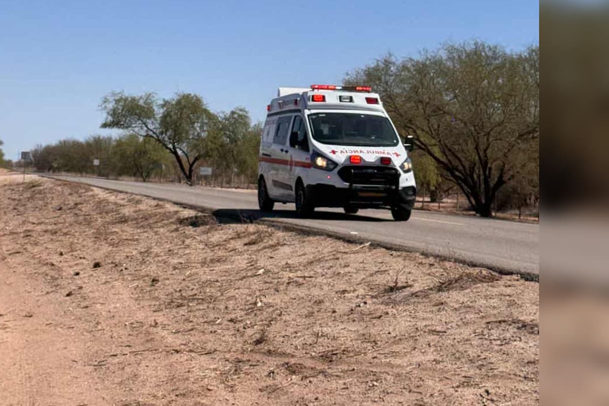 Reportan varios lesionados tras choque volcadura entre dos camiones de personal en Poblado Miguel Alemán