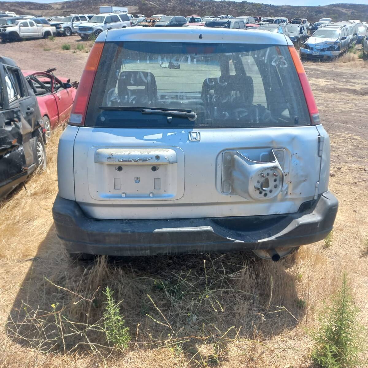 Honda CRV, modelo 1998, gris, reportado desde el 2019.