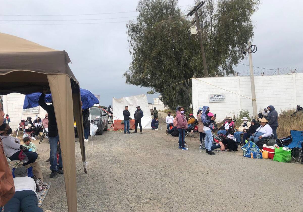 El grupo de manifestantes no permiten la entrada ni salida de pipas abastecedoras de combustible.
