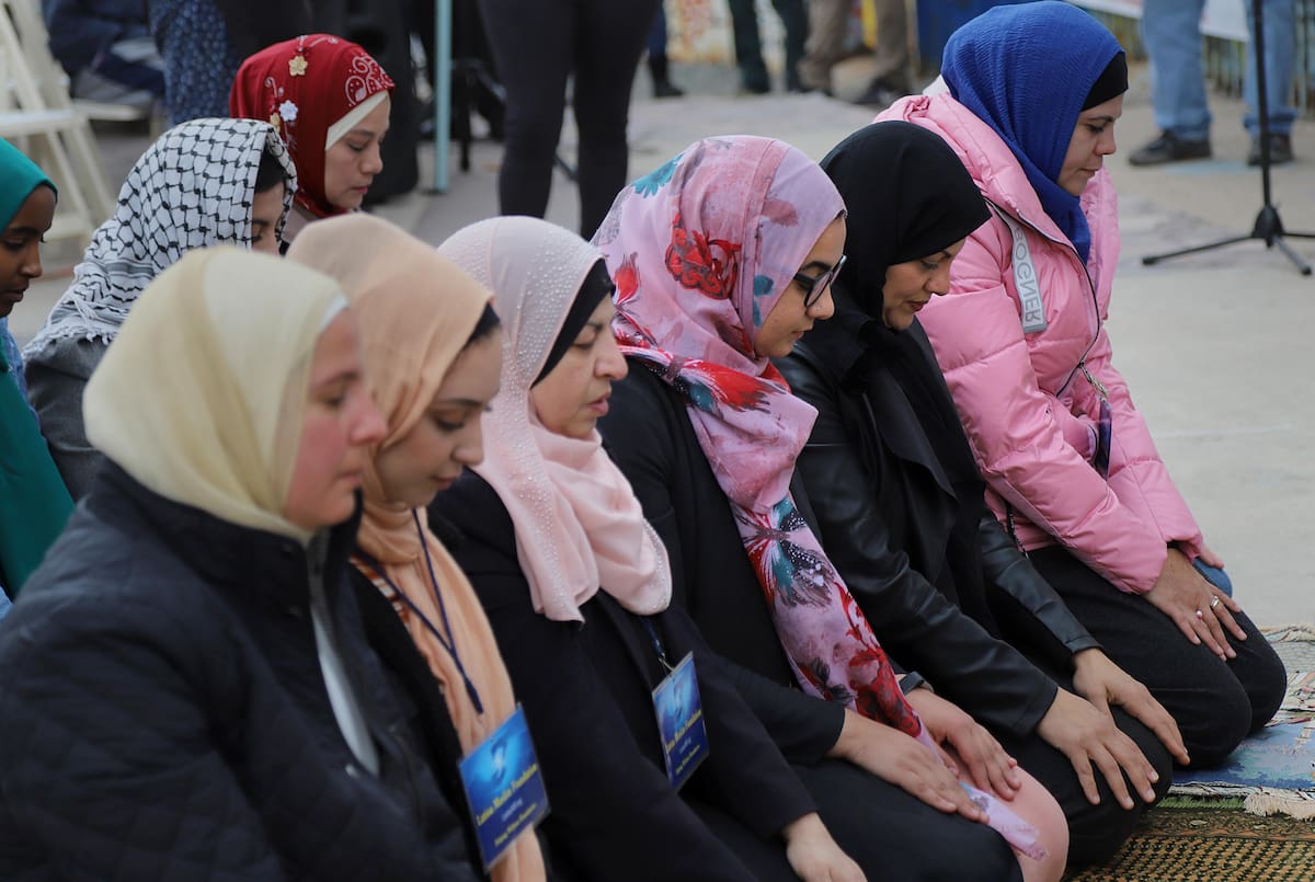 La congresista de Estados Unidos Rashida Harbi, de origen palestino demócrata en la Cámara de Representantes de Míchigan, visito la malla metálica que divide la frontera entre México y Estados Unidos y realizo un recorrido por esa zona de Playas de Tijuana, para posteriormente reunirse con un grupo de la comunidad musulmanes radicada en esta ciudad.