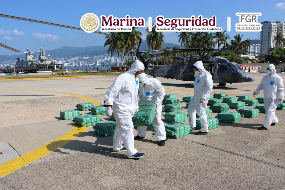 Marina asegura cerca de 1.9 toneladas de presunta cocaína en aguas de Guerrero