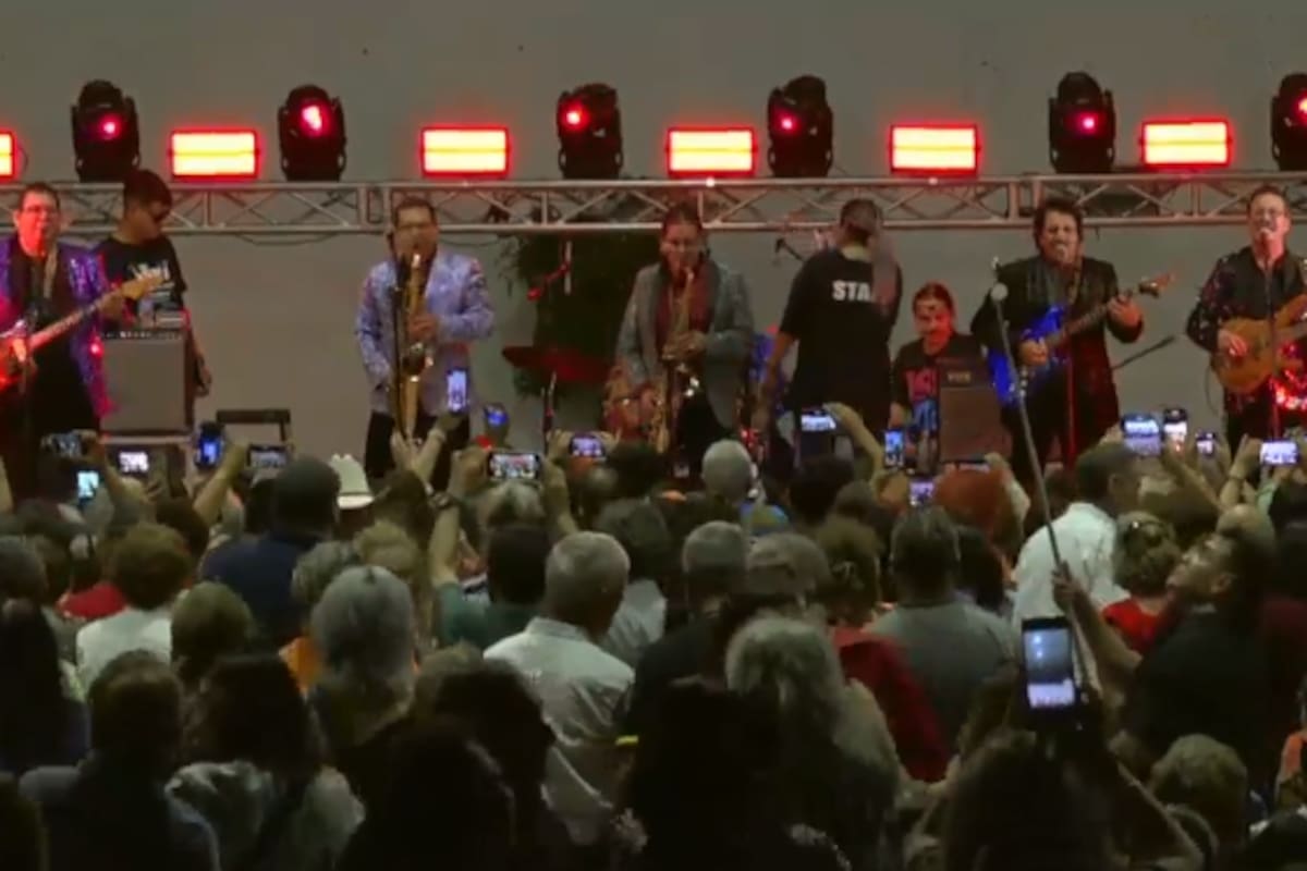 Una noche de nostalgia y rock: DIF Hermosillo celebra Día del Adulto Mayor con concierto de Los Apson