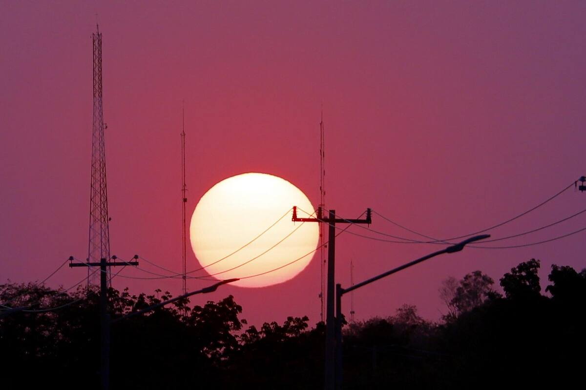 Hermosillense sube a espectacular para ver puesta del Sol y ya no pudo bajar; policía lo ayuda