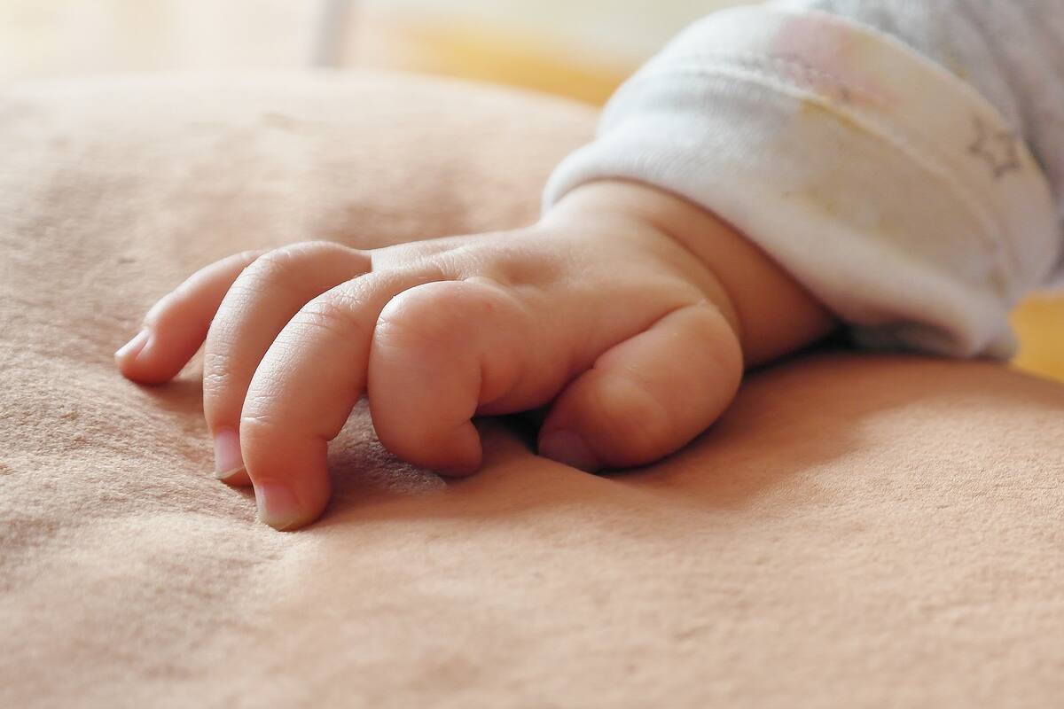 Bebé se contagia de Covid-19 y tiene síntomas de adulto, dice mamá