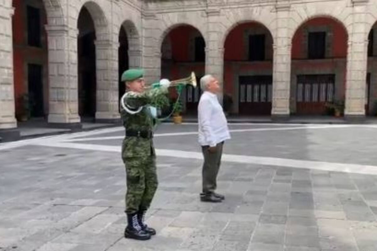 Toque de silencio en Palacio Nacional por los fallecidos de Covid-19