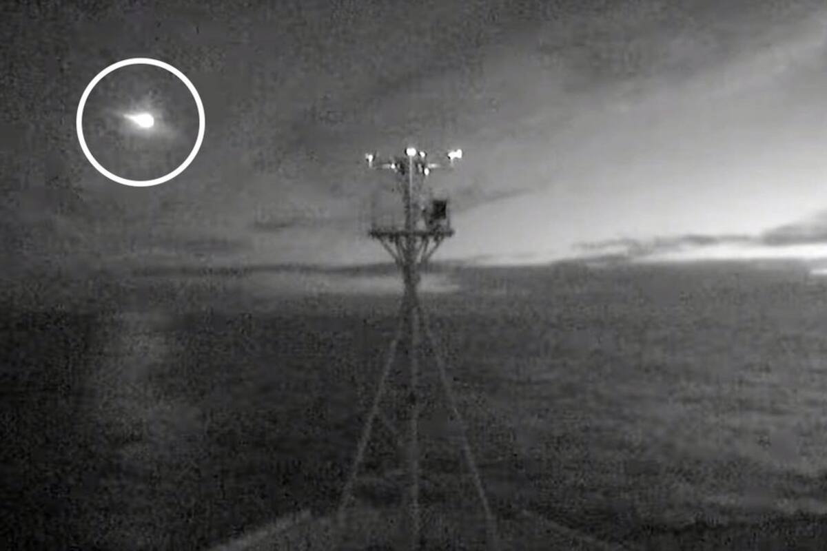 Trasmiten en vivo cuando un meteorito ilumina el cielo nocturno antes de desintegrarse