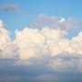 Cómo identificar el clima con las nubes y reconocer cuáles anuncian lluvia intensa, tormentas eléctricas o cambios bruscos de temperatura antes de salir de casa