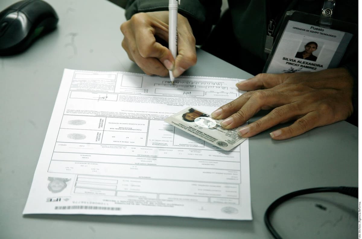En los casos de inscripción por primera vez o reincorporación al padrón, el usuario también debe presentar la Clave Única de Registro de Población (CURP).