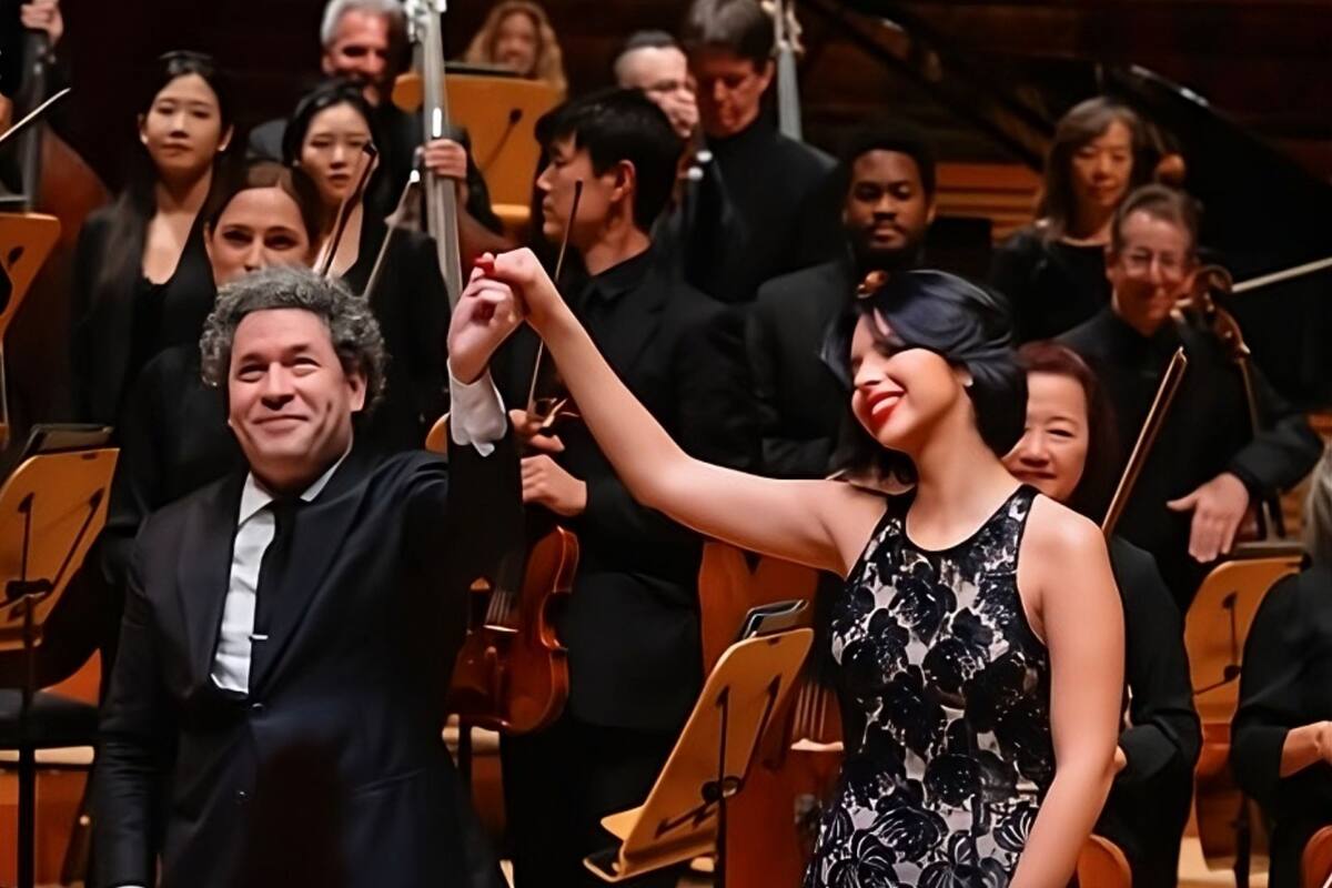 Gustavo Dudamel recibe críticas por invitar a Ángela Aguilar a su concierto