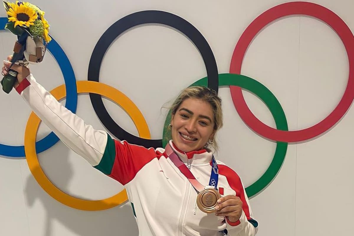Medallista Aremi Fuentes denuncia a Gobierno de darle cheque sin fondos