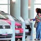 Piden etiqueta de gasto y emisiones para autos nuevos