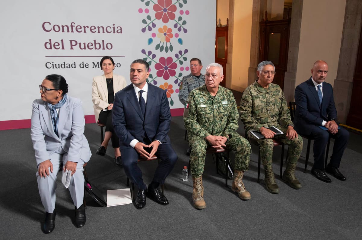 Cuauhtémoc, Ciudad de México. 22 de julio 2025. Conferencia de prensa matutina. Omar García Harfuch, secretario de Seguridad y Protección Ciudadana; Ricardo Trevilla Trejo, secretario de la Defensa Nacional; Raymundo Pedro Morales, secretario de Marina; Hernán Cortés Hernández, comandante de la Guardia Nacional; Marcela Figueroa Franco, secretaria ejecutiva del Sistema Nacional de Seguridad Pública (SESNSP) y Jesús Antonio Esteva Medina, secretario de Infraestructura, Comunicaciones y Transportes. Foto: Saúl López Escorcia/Presidencia