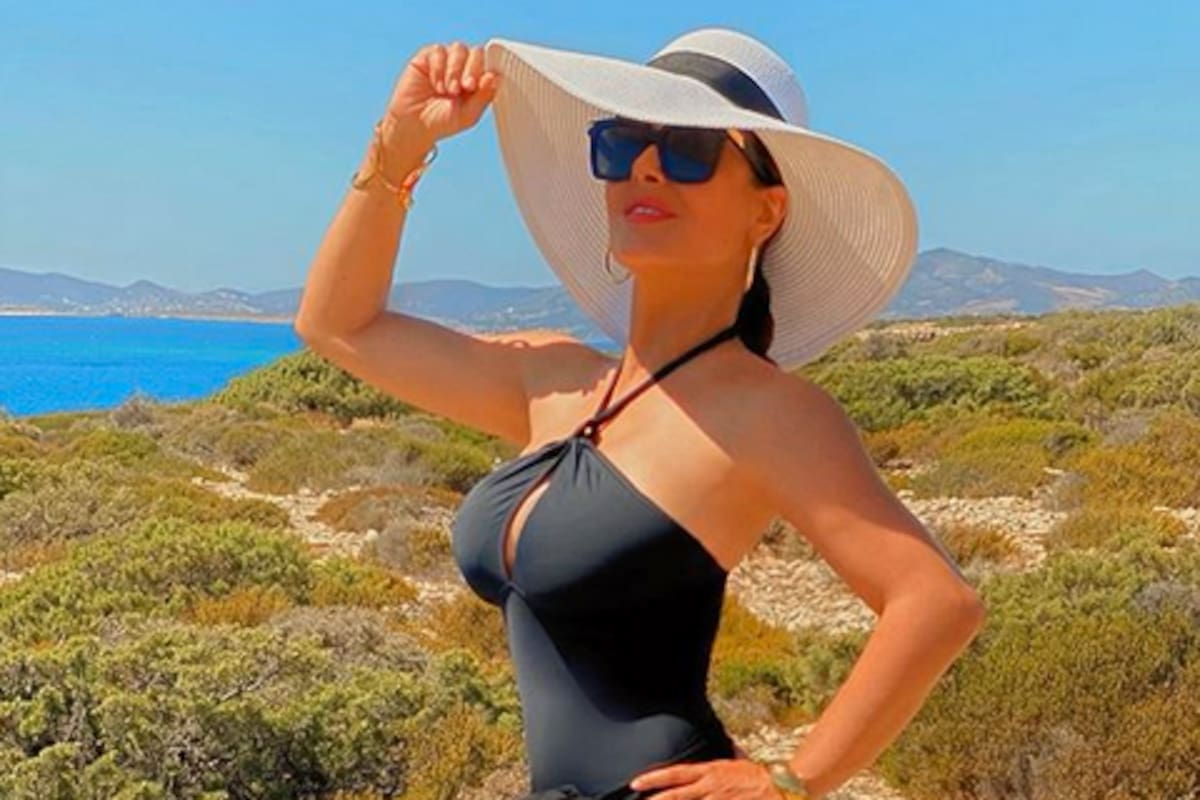 Salma Hayek y la foto en la que cubre su cuerpo con crema batida