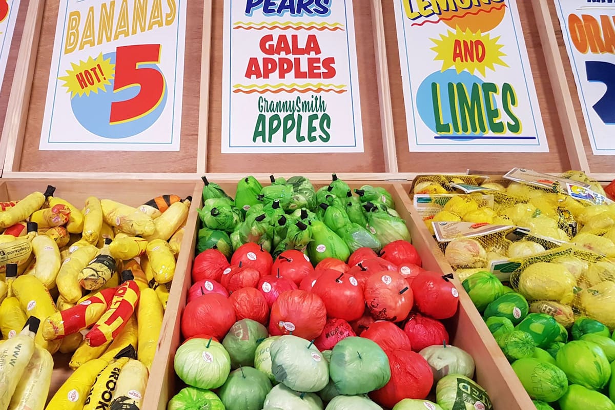 Vende supermercado de Times Square ‘plástico para comer’