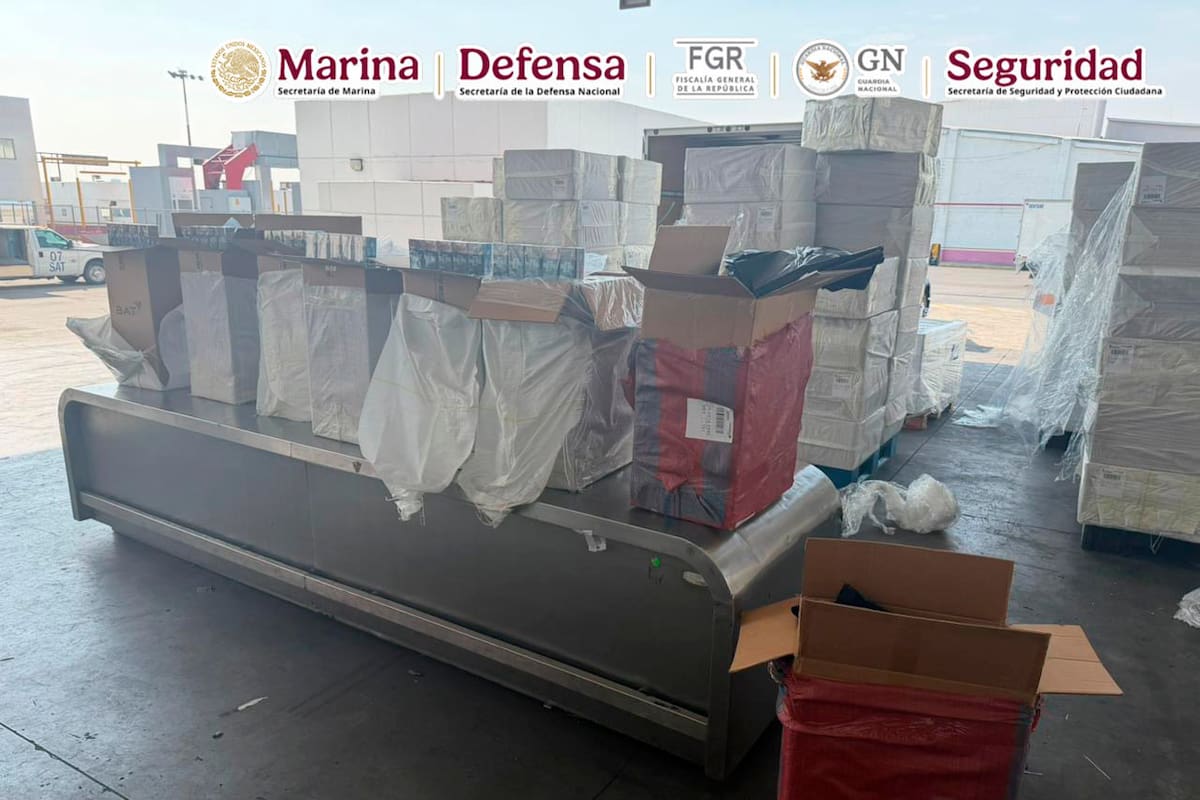 Aseguran 20 toneladas de cigarros ilegales en el AICM provenientes de Japón; el contrabando interceptado evitó una evasión fiscal de 16 mil millones de pesos