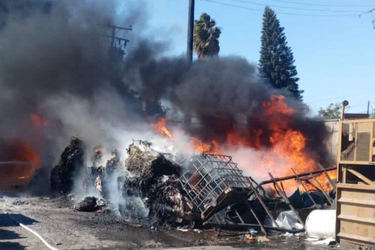 Se incendia recicladora en la colonia García en Tijuana