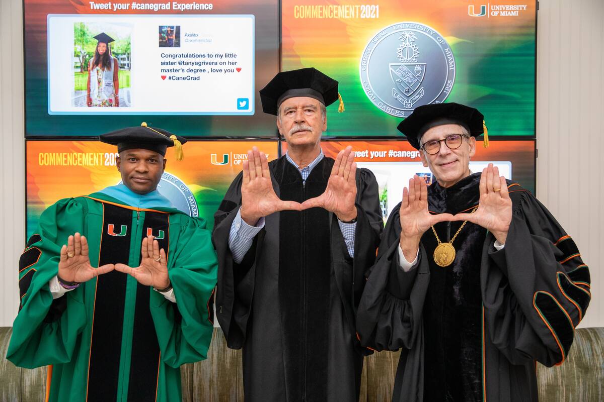Vicente Fox recibe Honoris Causa de Universidad de Miami, cuyo rector es Julio Frenk, su ex secretario de Salud