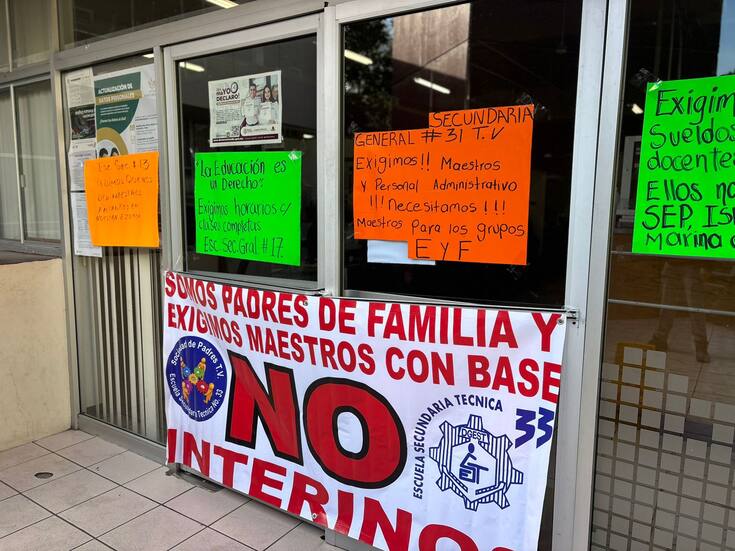 Padres y docentes toman Secretaría de Educación en Tijuana por falta de pagos a interinos