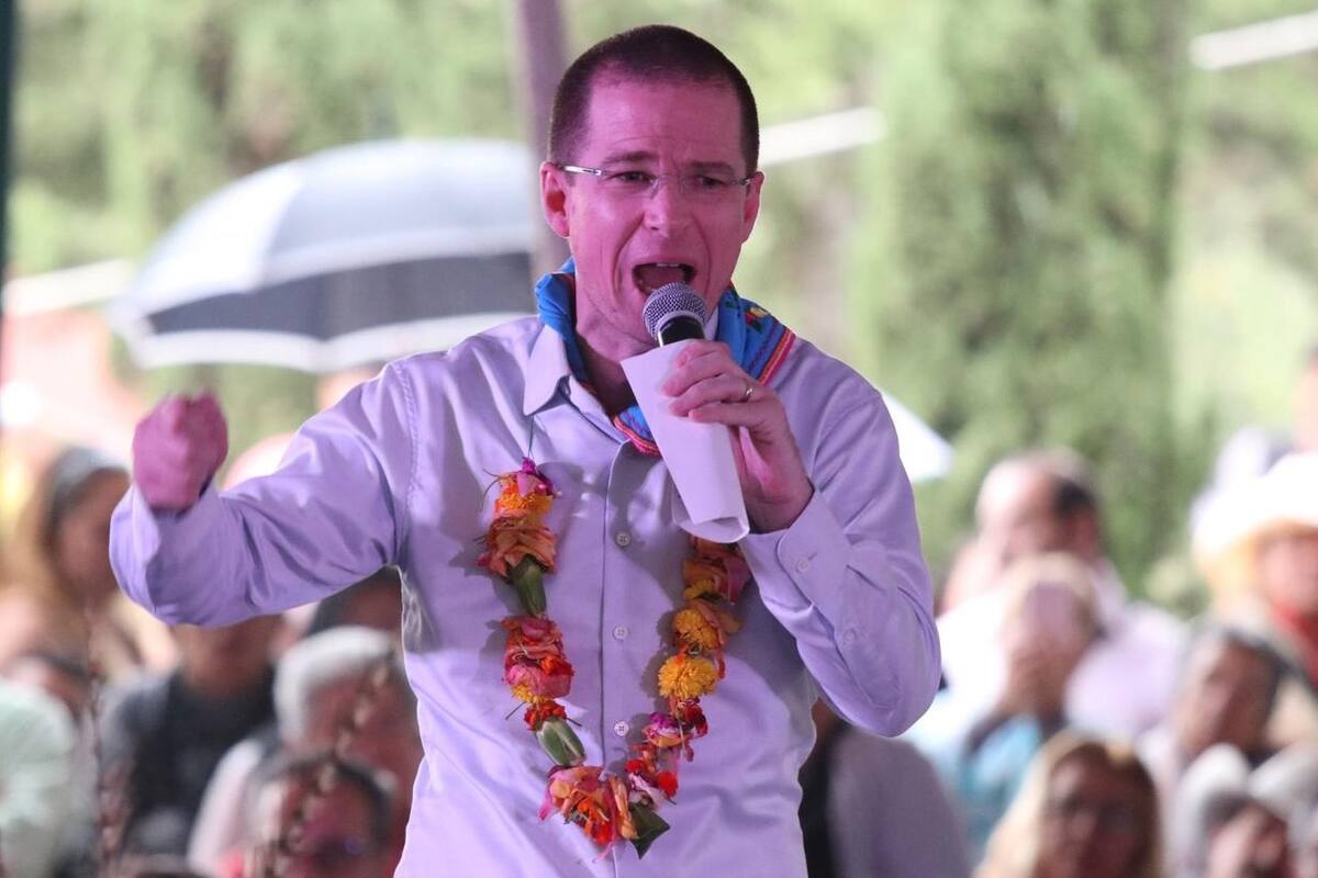 Tachan a Anaya de 'whitexican' y aseguran que "ya se fue de vacaciones" por no publicar video esta semana